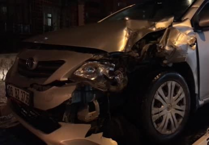 Elazığ'da buzlanma kazaları da beraberinde getirdi: 9 yaralı