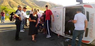 Elazığ'da Otomobil Ambulansa Çarptı: 3 yaralı