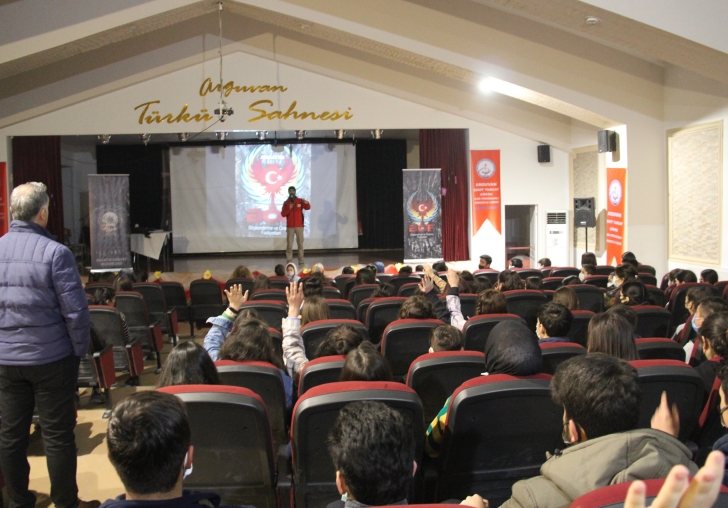 EMNİYETTEN ÖĞRENCİLERE El Ele Güvenli Geleceğe PROJESİ HAKKINDA BİLGİLENDİRME