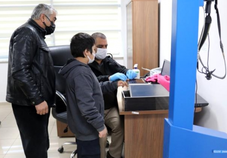 Engelli öğrencilerin parmak izi alındı