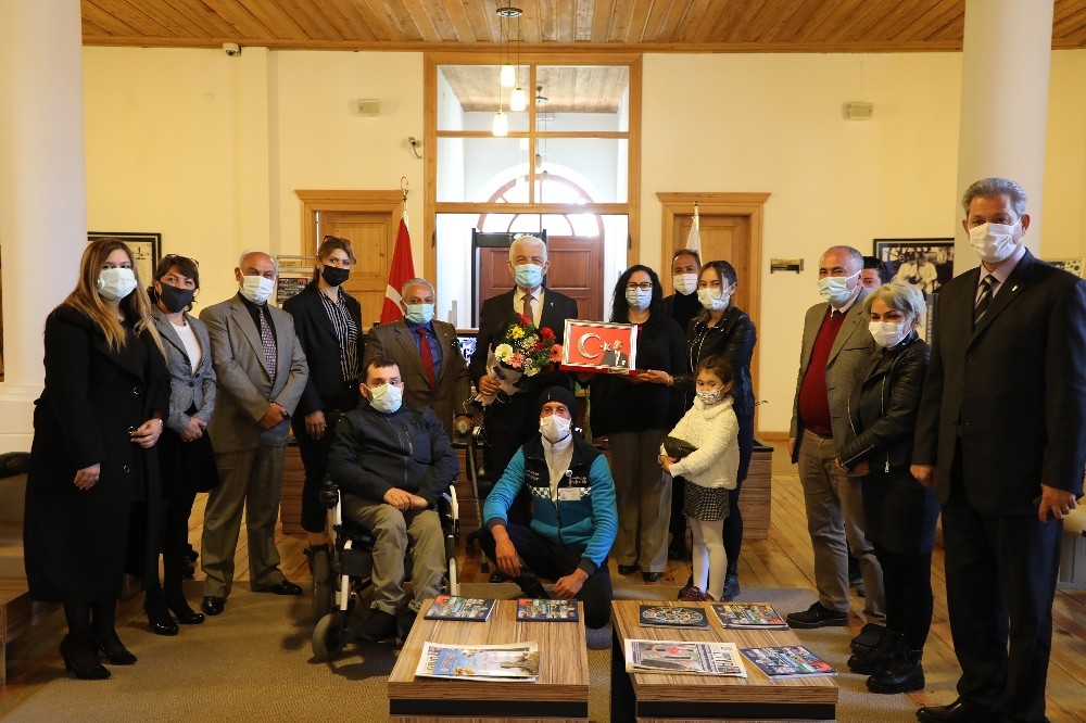 Engelli ve Aileleri Birliği Derneği´nden Başkan Gürün´e Ziyaret
