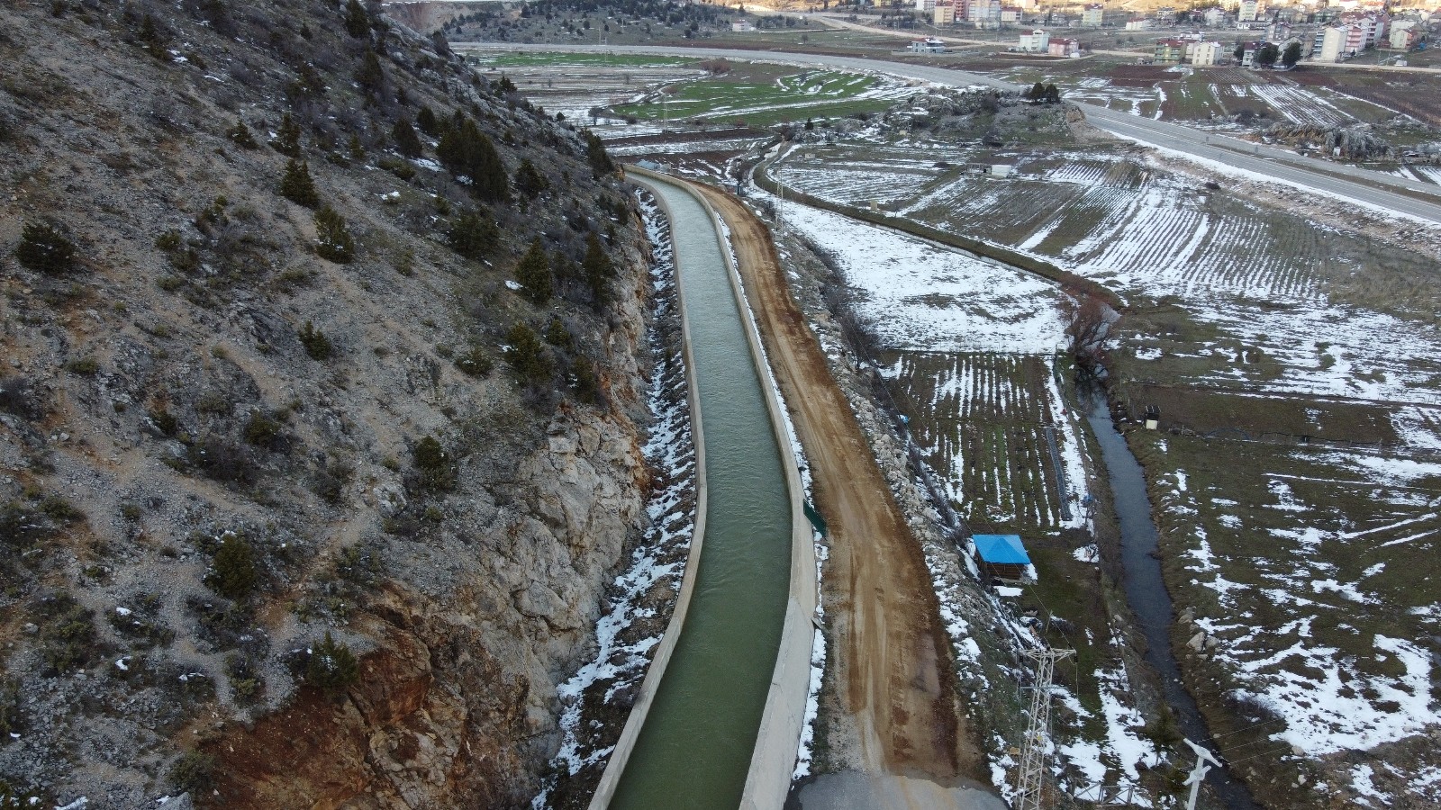 Eriyen kar suları Beyşehir Gölü´nü besliyor
