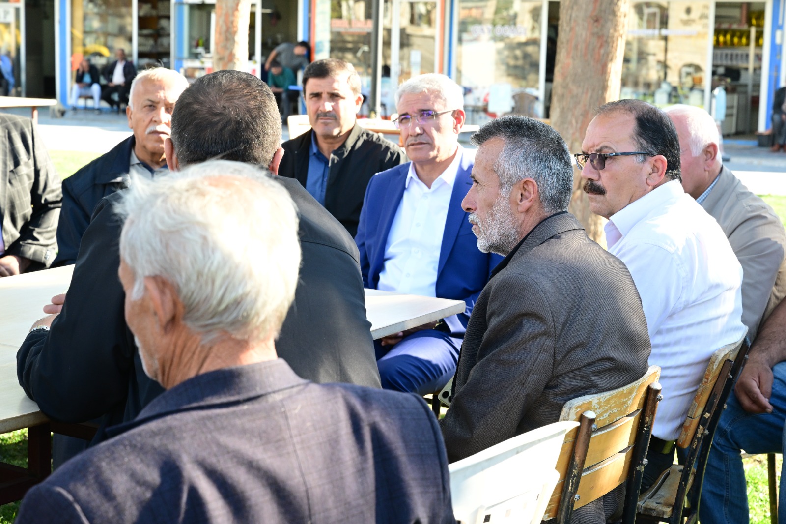 Eskimalatya Tarihe Uygun Meydanıyla Yeniden Canlanıyor Battalgazi Belediye Başkanı Osman Güder, Malatya'nın köklü tarihini ve zengin kültürel mirasını daha fazla insanın keşfetmesi için attığı önemli adımlara bir yenisini daha ekledi.