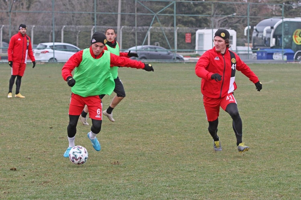 Eskişehirspor 3 günlük iznin ardından antrenmanlara başladı
