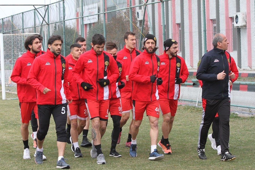 Eskişehirspor Keçiörengücü yenilgisinin ardından yenileme antrenmanı yaptı
