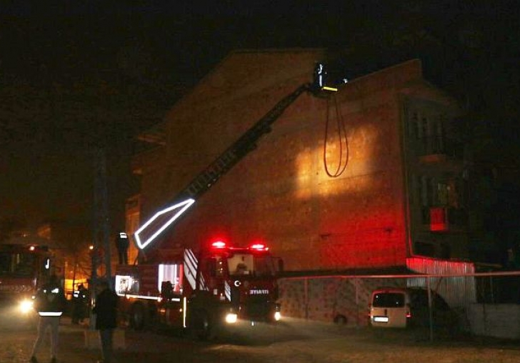 Evde Çıkan Yangında 1 Kişi Hastanelik Oldu