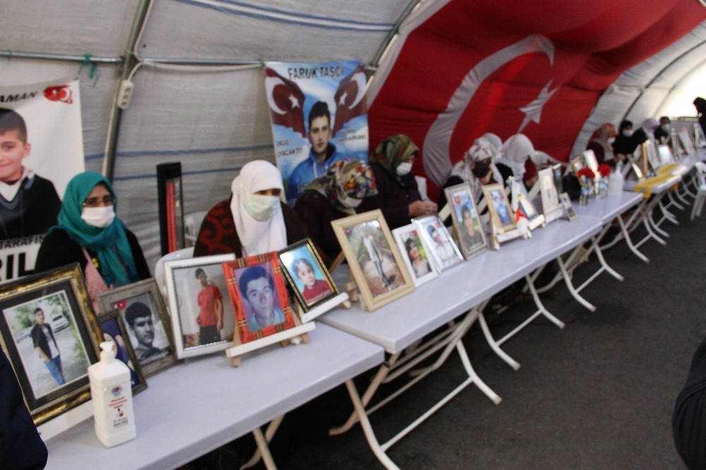 Evlat nöbetindeki aileler çocuklarını HDP´den istiyor
