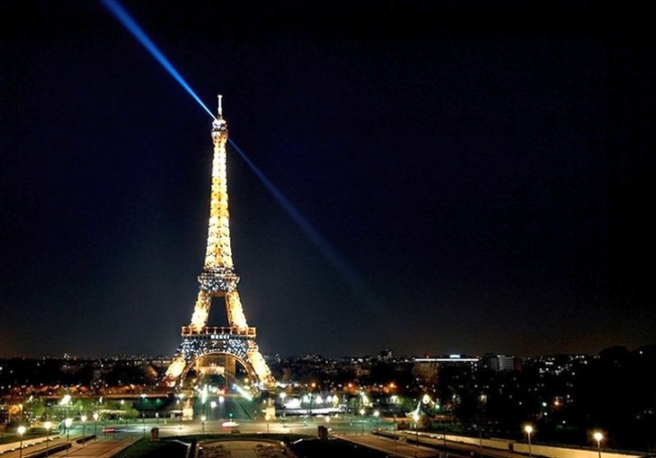 Eyfel Kulesi 6 Metre Uzadı