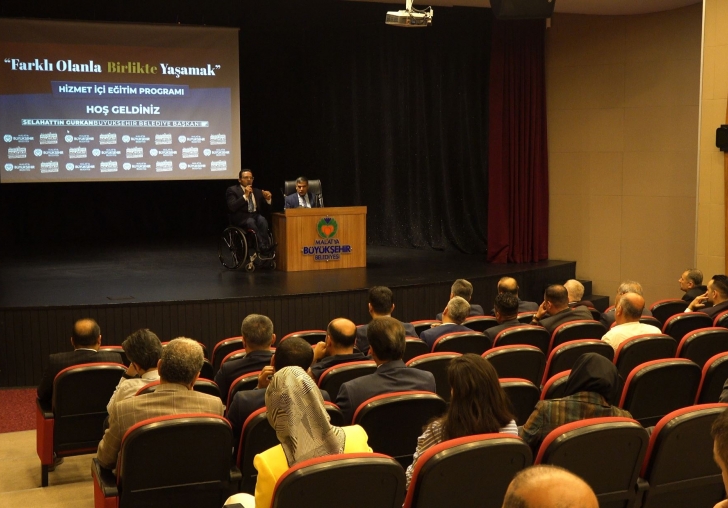 FARKLI OLANLA BİRLİKTE YAŞAMAK KONULU HİZMETİÇİ EĞİTİM SEMİNERİ VERİLDİ