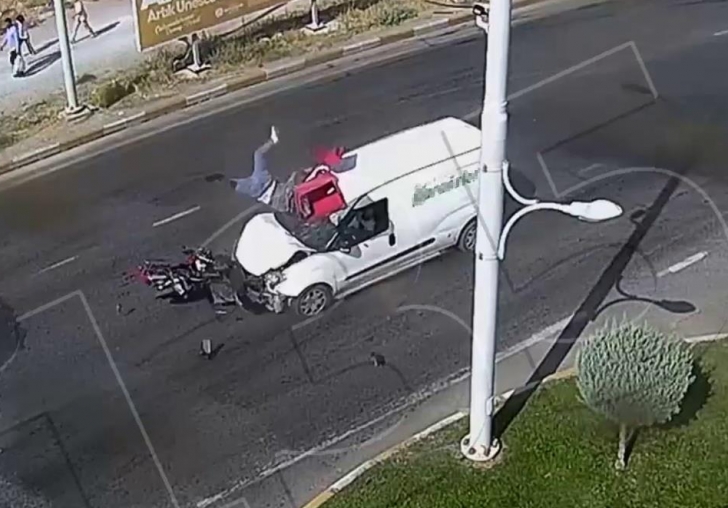 Feci kazada motosiklet sürücüsü havaya uçtu