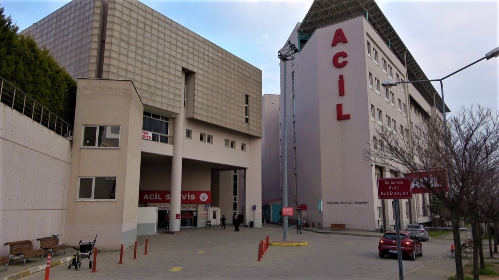 Feribottan düşüp öldü sanılan adam, sağlık ekiplerinin müdahalesiyle hayata tutundu
