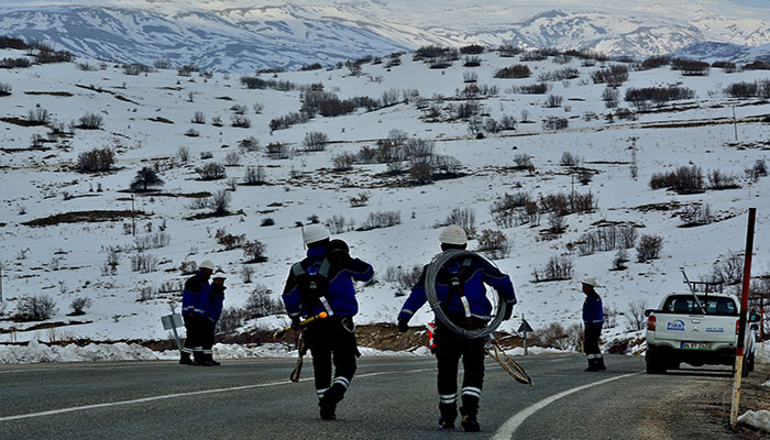 Fırat EDAŞ, Zorlu Kış Şartlarına Karşı Sahada Önlemlerini Aldı