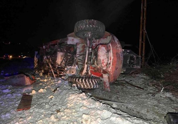 Freni patlayan vinç yüklü tır devrildi: 1 ölü