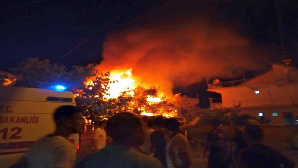 Gece Yarısı Korkutan Yangın