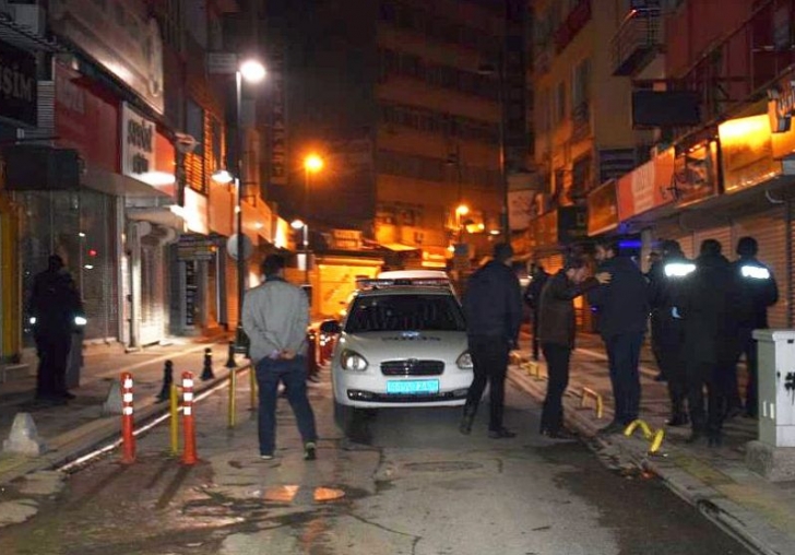 Gece Yarısı Silahlı Kavga.. 1 Yaralı