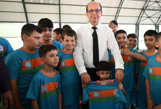 Geçit, futbol kursunda geleceğin yıldızlarıyla buluştu