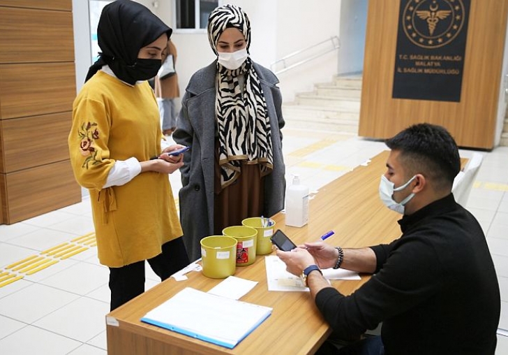 Gençlerin Bir An Önce Aşılanmaları Çok Önemli