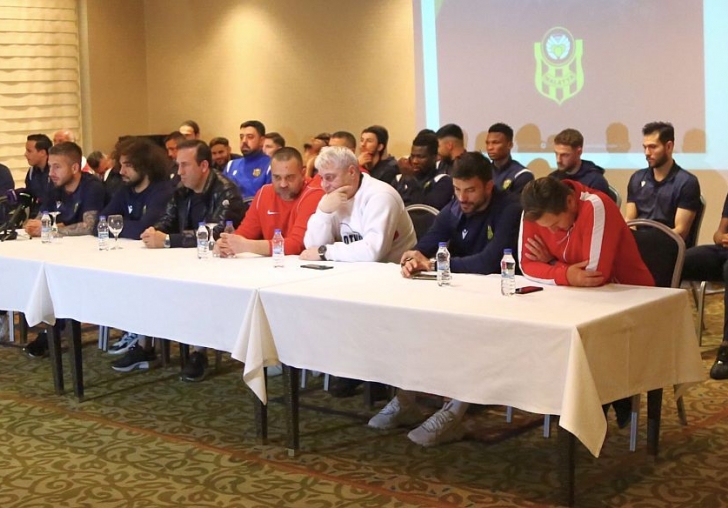 Gevrek, 'Cenazeyi Üstüne Yıkacağı' Birilerini mi Arıyor?!