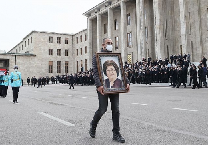 Güldal Akşit Son Yolculuğuna Uğurlandı