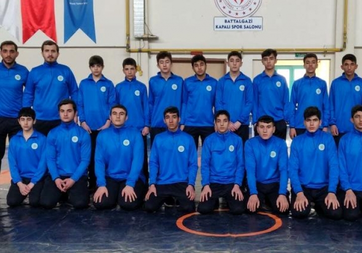 Güreş Şampiyonasında Akçadağ damgası