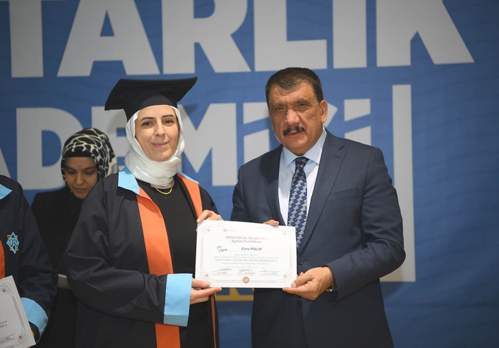 GÜRKAN: DEMOKRASİ BİR NEHİRSE O NEHRİ VÜCUDA GETİREN MUHTARLARIMIZDIR