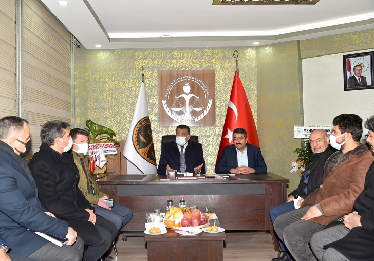 GÜRKAN SEYYAR PAZARCILAR ESNAF ODASINI ZİYARET ETTİ