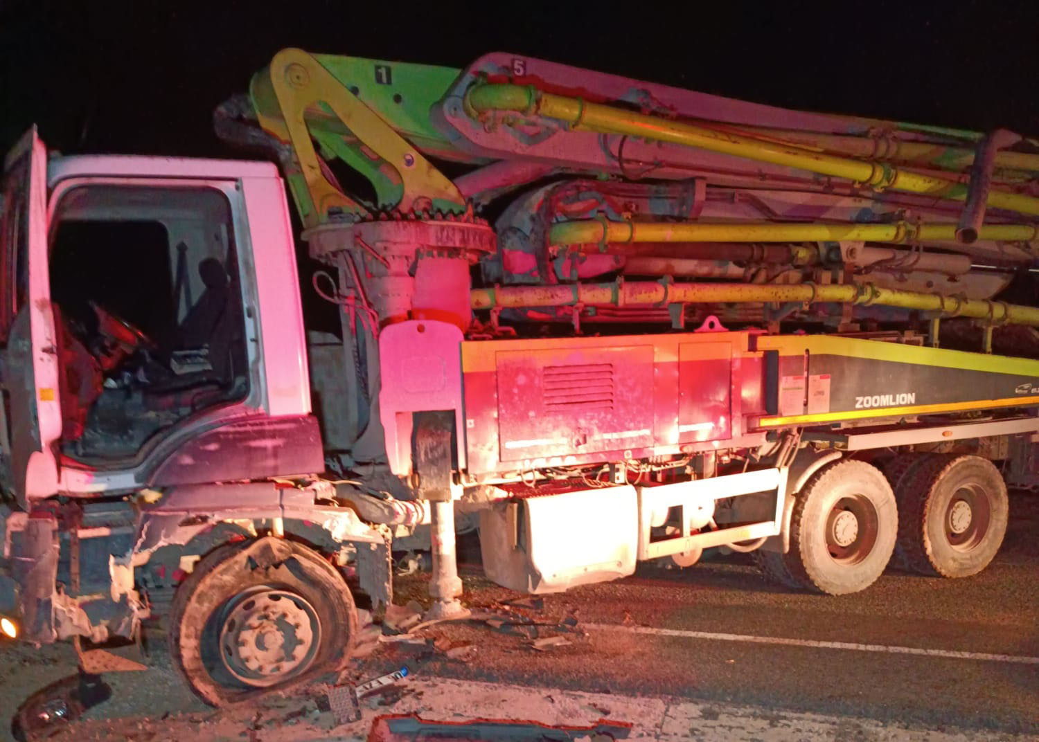 Hekimhan-Malatya Yolunda Cip Beton Mikserine Çarptı: 3 Yaralı