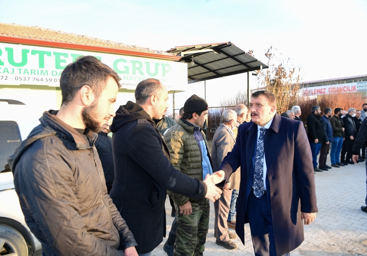 HEM FİDAN ALIMINA GELEN VATANDAŞLAR HEM DE ESNAFLAR İÇİN GÜZEL BİR MEKÂN OLDU