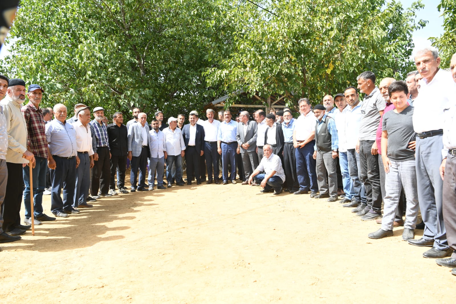 HER MAHALLEMİZE ADİL VE ADALETLİ BİR ŞEKİLDE HİZMET ETMEKLE GÖREVLİYİZ