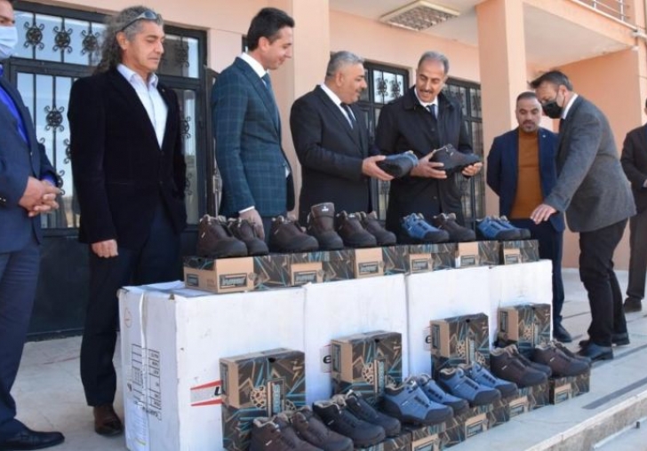 İhtiyaçlı Öğrencilere Bot Yardımı