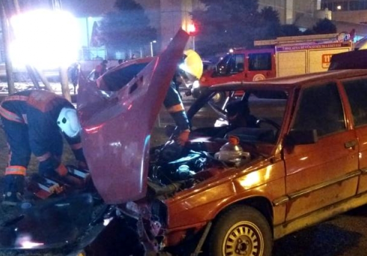 İki ayrı kazada 3 kişi yaralandı