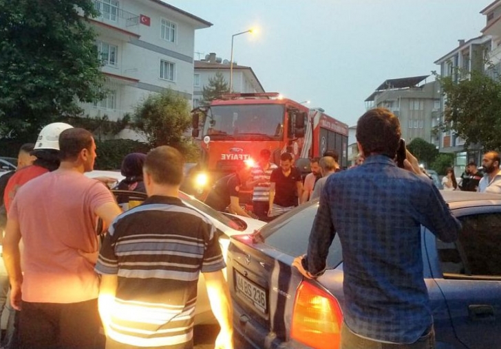 İki Otomobil Kavşakta Çarpıştı, 2 Yaralı Var