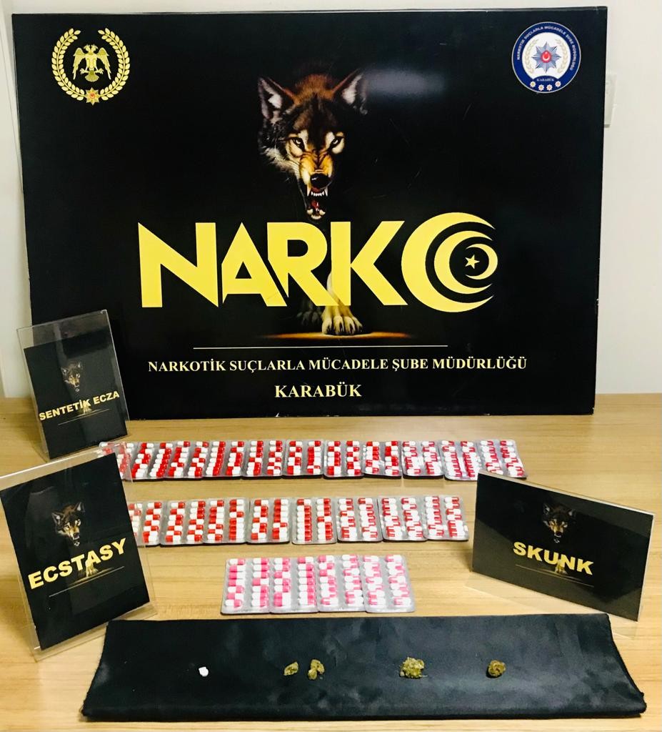 İl dışından uyuşturucu getiren 2 kişi yakalandı
