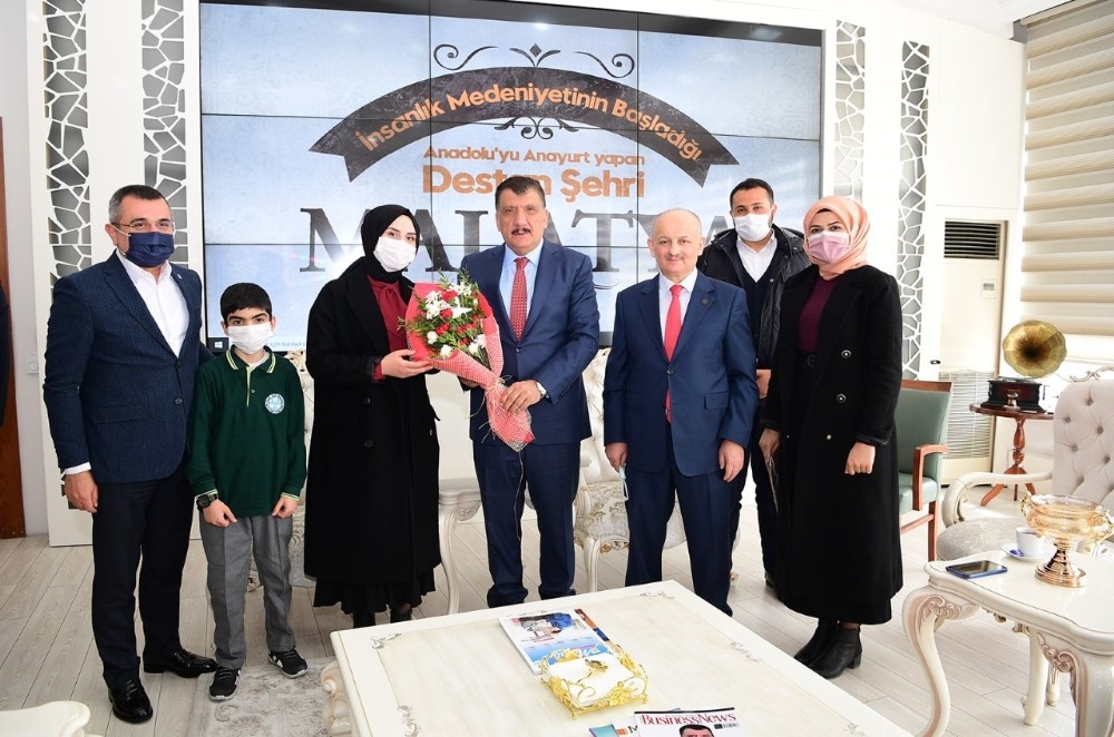 İl Müftüsü Işıldar ve gençlik grubundan kandil ziyareti
