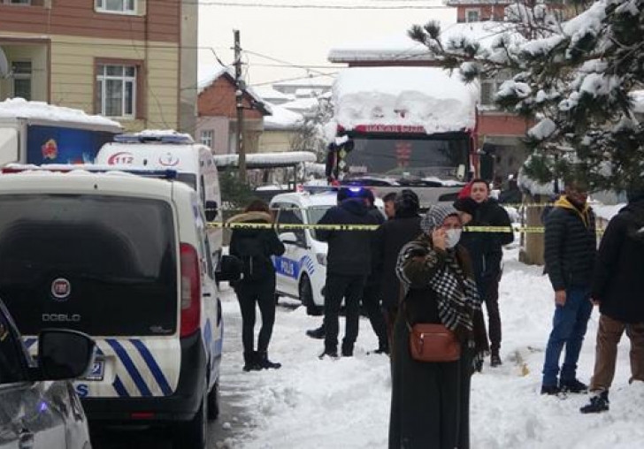 İstanbul'un göbeğinde dehşet evi! Şizofren evlat, annesini boğazını keserek katletti