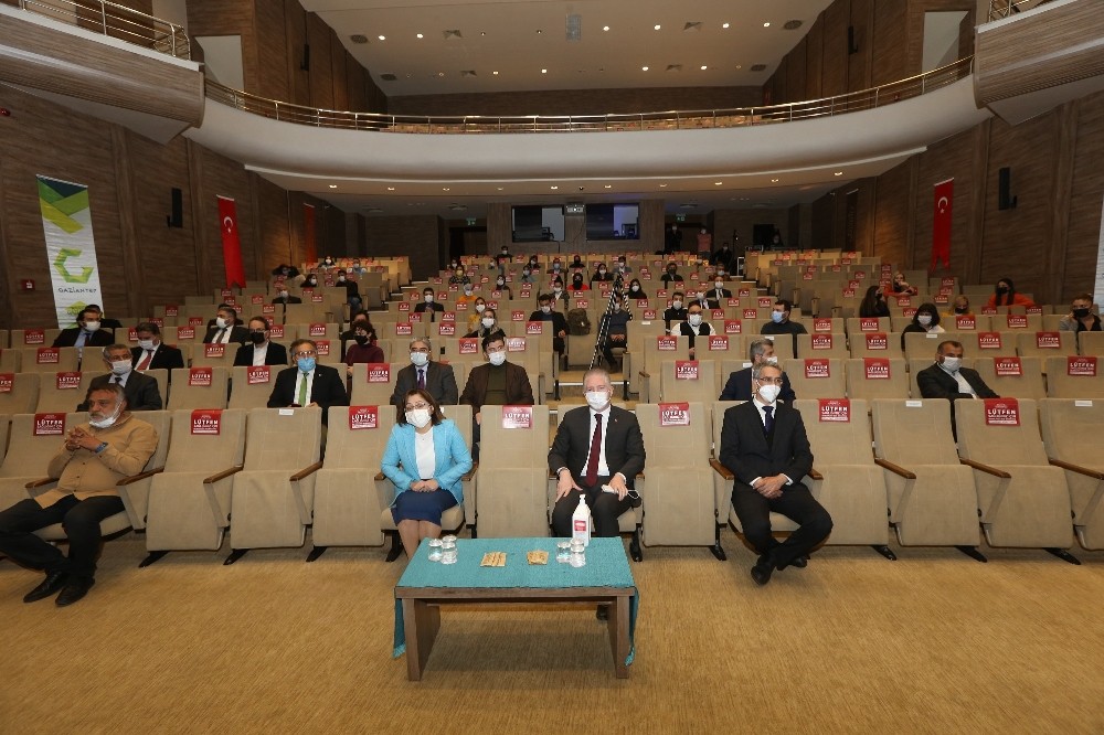 İstiklal Marşı´nı konu alan `şair´ oyunu Gazi şehirlilerle buluştu
