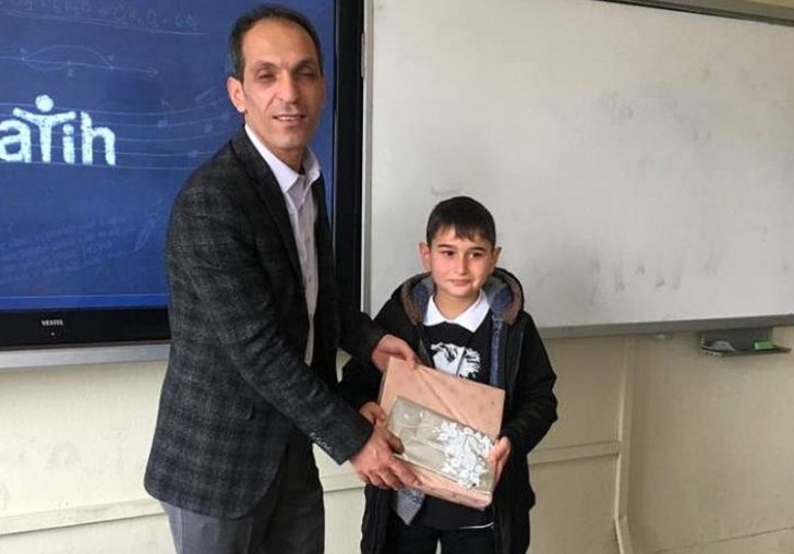 İstiklal Marşını En İyi O Okudu, Ödülü Aldı