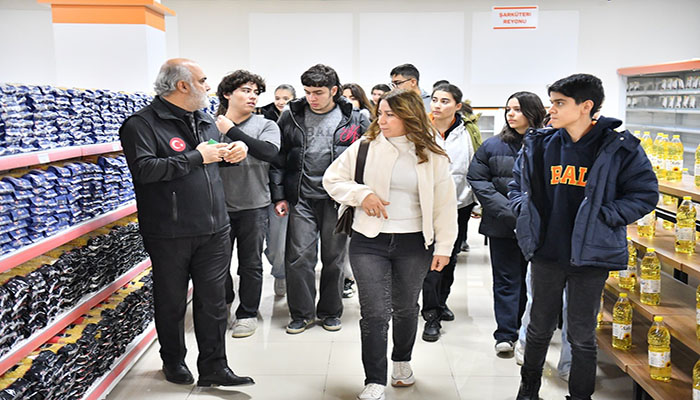 “İyilik Elçisi” Projesi Gençlere Yardımlaşma ve Tarih Bilinci Aşılıyor