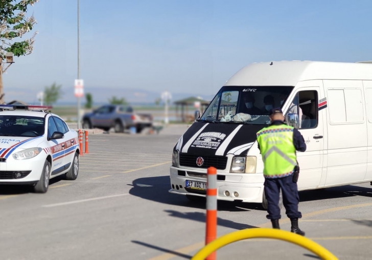 Jandarma Vatandaşlara Maske ve Broşür Dağıttı