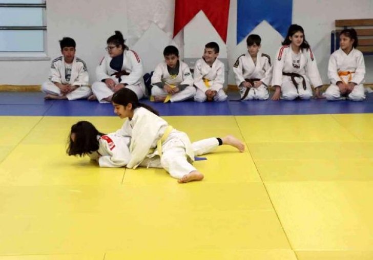 Judo hareketlerini il birinciliği için yaptılar