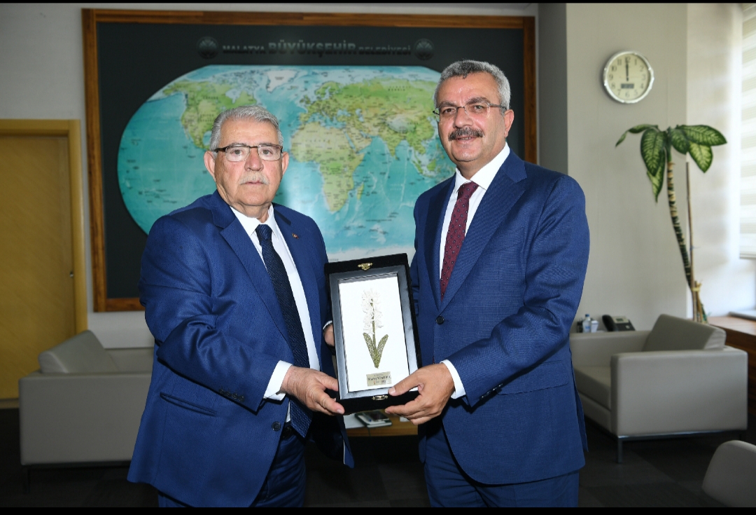 Kahramanmaraş Onikişubat Belediye Başkanı Hanefi Mahçiçek'ten Belediye'ye ziyaret