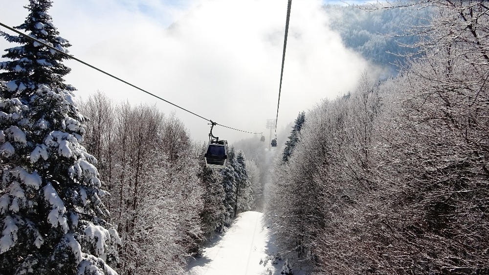 Kar ve güneşin keyfi Uludağ´da çıkar

