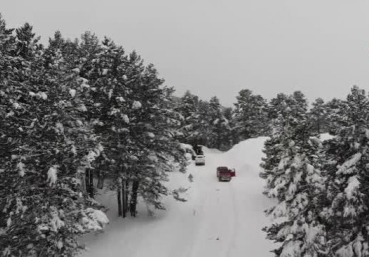Kar ve tipi Türkiye'deki birçok il ve ilçe yolunu ulaşıma kapadı