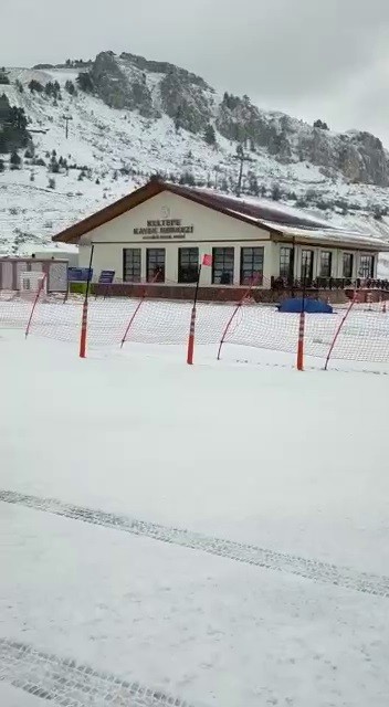 Karabük´te yüksek kesimler beyaz örtüye büründü
