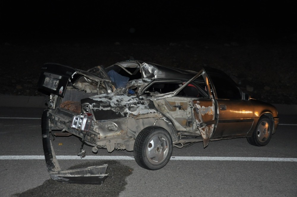 Karaman´da kamyonet ile otomobil çarpıştı: 6 yaralı
