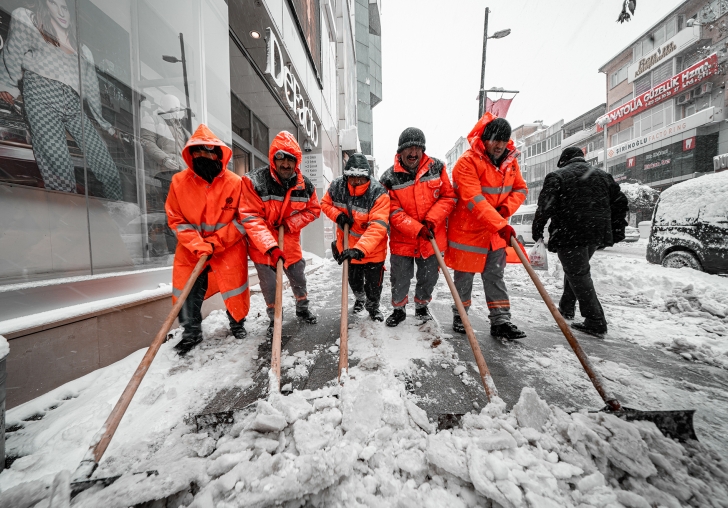 Karla Mücadele Çalışmalarında Araç ve Personel Sayısı Arttırıldı 500 İŞ MAKİNASI VE 1.300 PERSONEL SAHADA