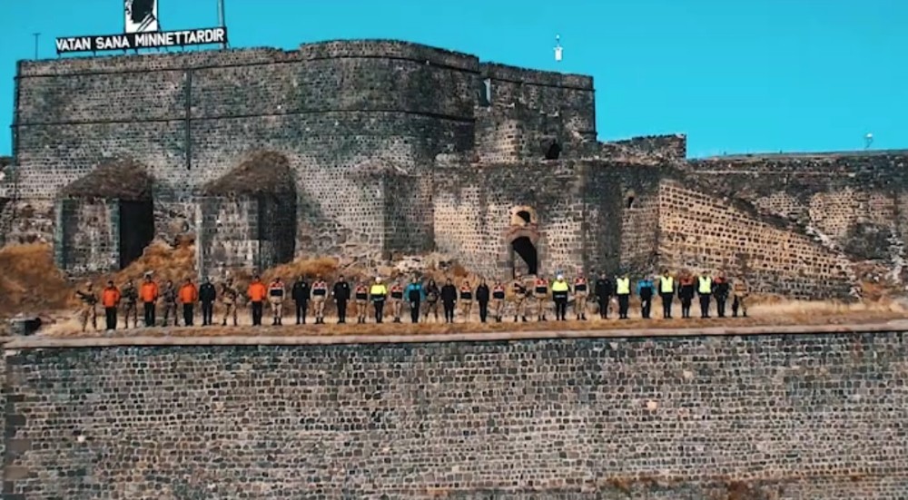 Kars´ta polis ve jandarmadan İstiklal Marşı klibi
