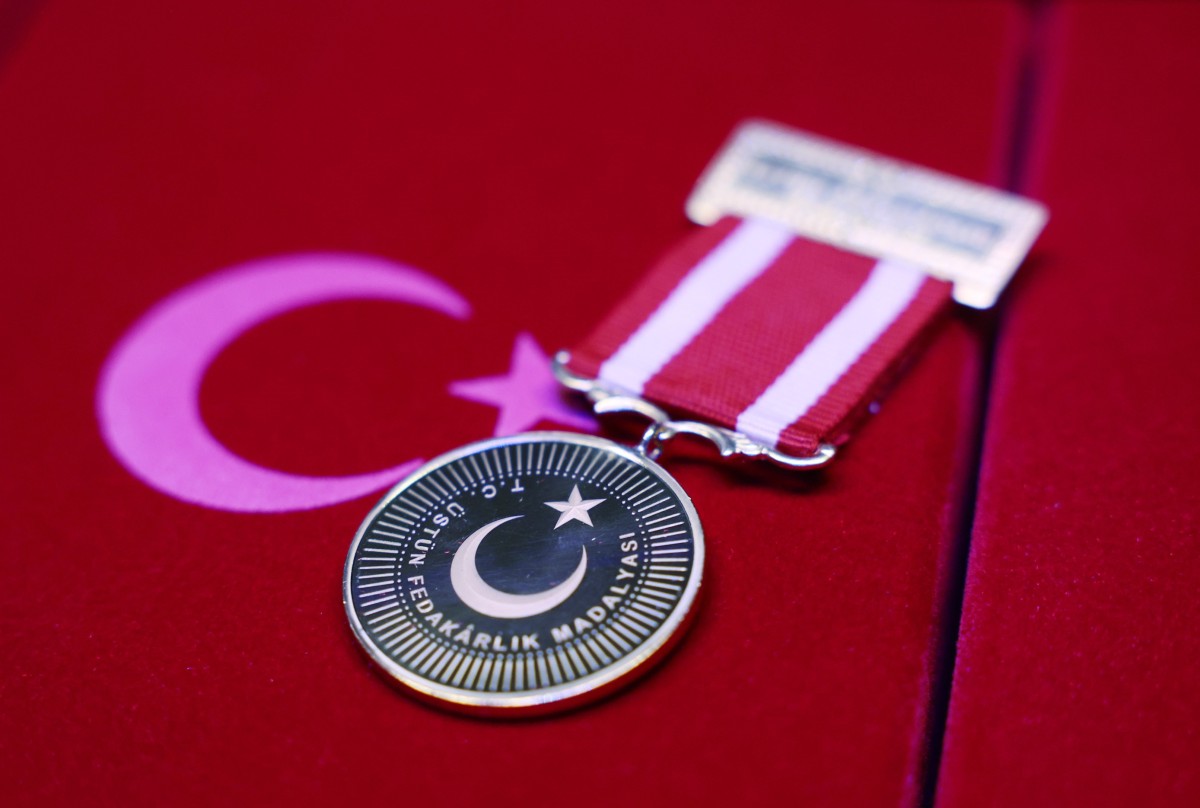 Katipoğlu'na Devlet Üstün Fedakarlık Madalyası Verildi