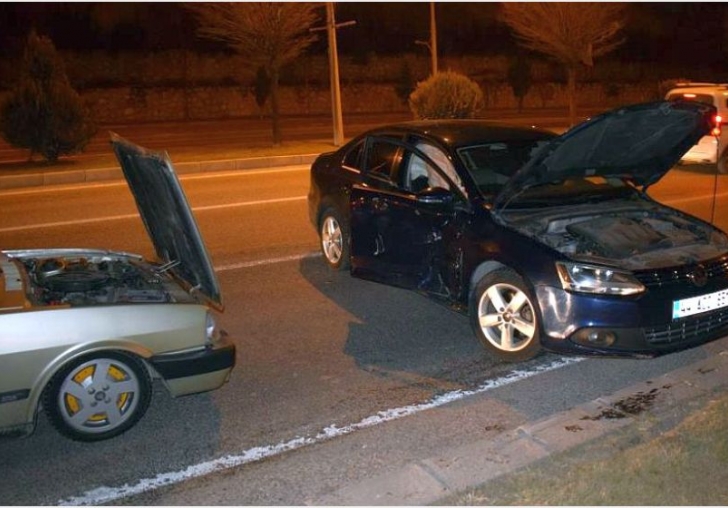 Kavşakta Zincirleme Kaza.. 4 Yaralı