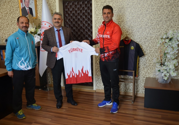 Kayhan 'da Balkan Şampiyonlarını Makamında Ağırladı
